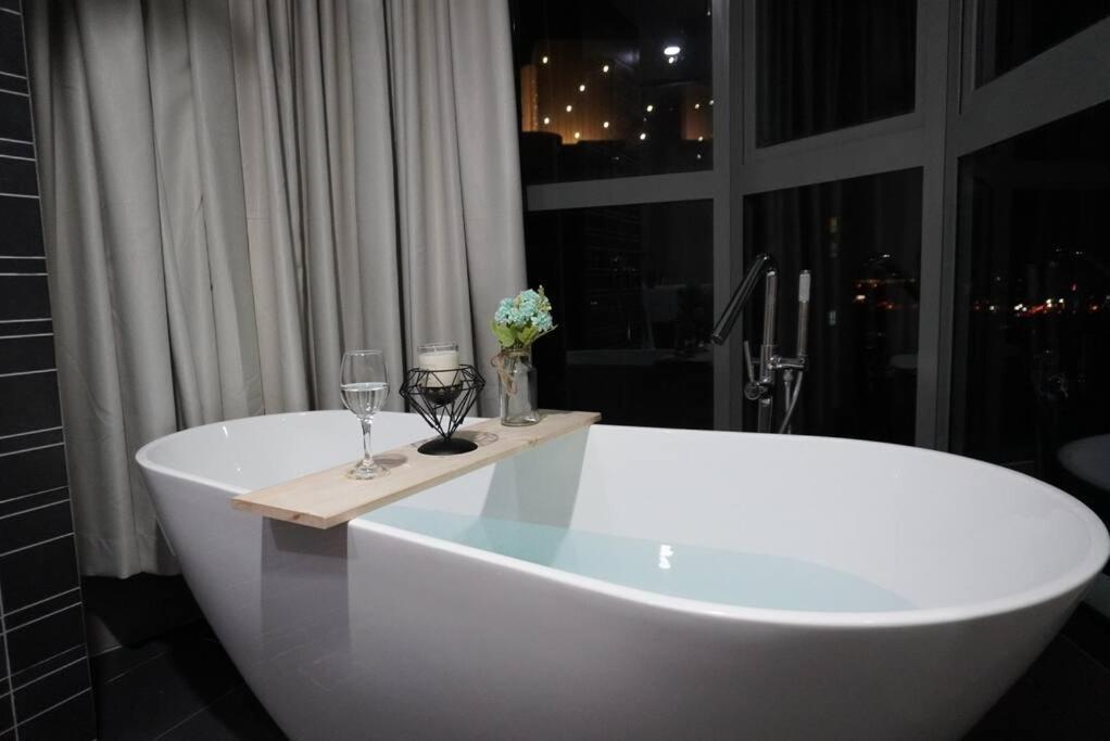 Teega Modern 4br 12pax Pooltable By Our Apartment Nusajaya (Iskandar Puteri)