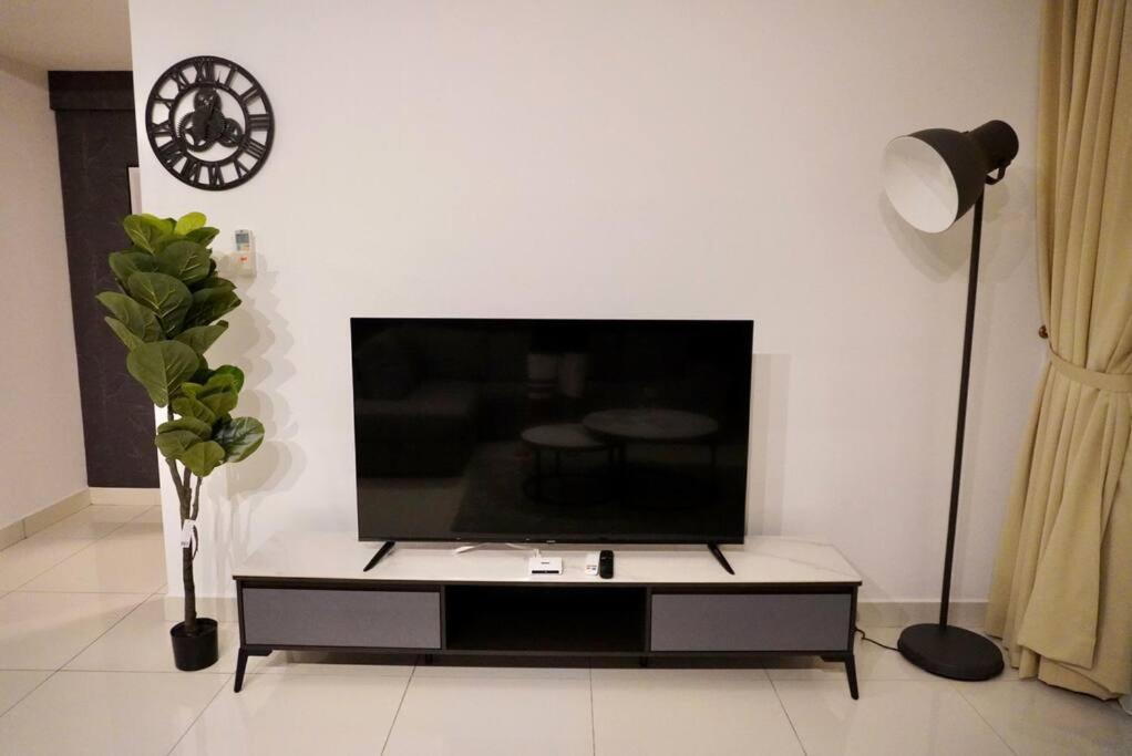 Teega Modern 4br 12pax Pooltable By Our Apartment