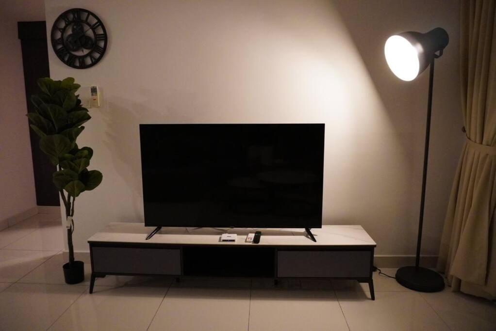 Apartment Teega Modern 4br 12pax Pooltable By Our Nusajaya (Iskandar Puteri)
