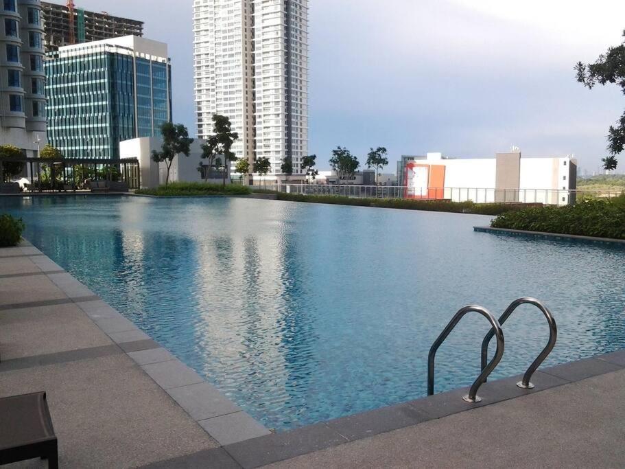 Apartment Teega Modern 4br 12pax Pooltable By Our Nusajaya (Iskandar Puteri)